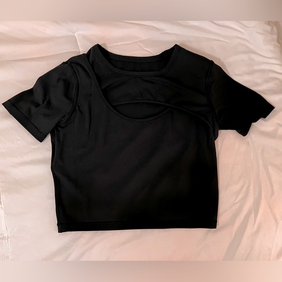 Lululemon Cropped Cut Out Top - Picture 4 of 4